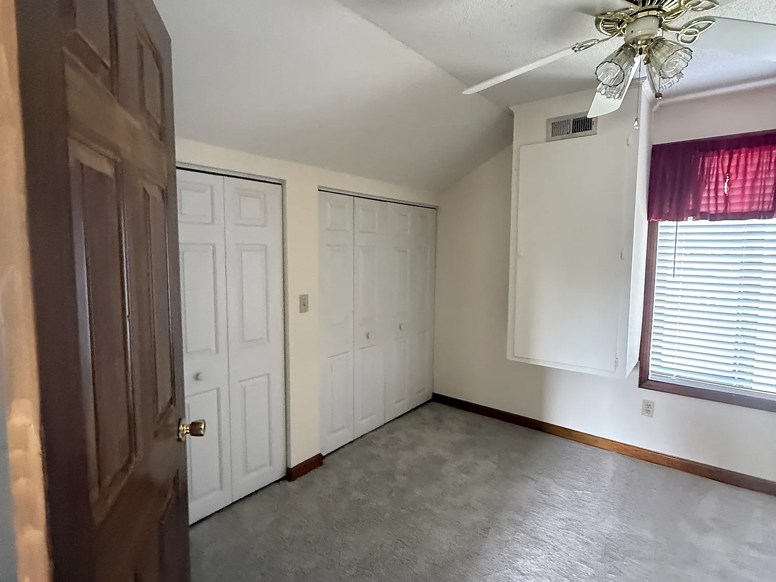 839b Sanford Rd — Photo 3