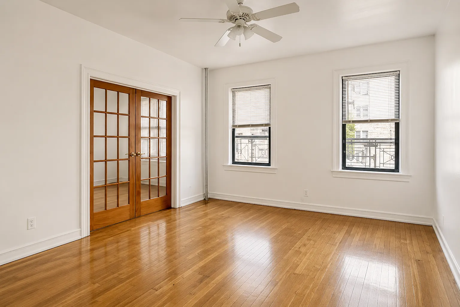 4305 Broadway — Photo 2