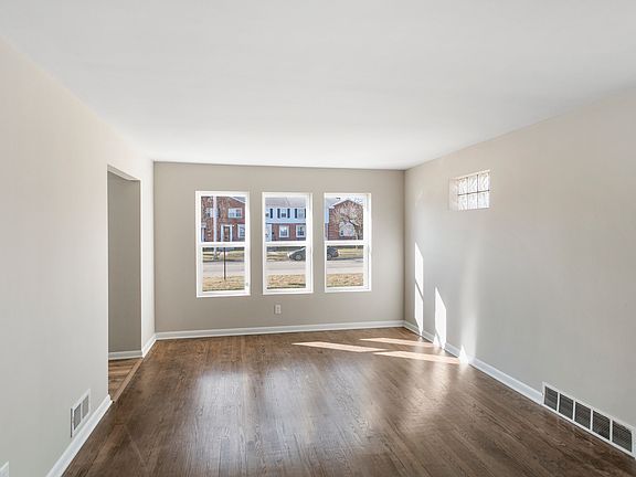 5th image of 1389 Wentworth Ave
