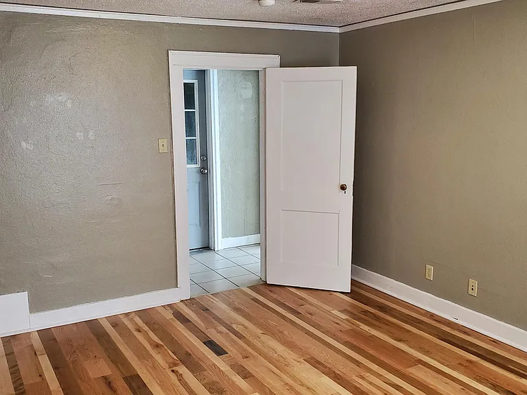1621 Fairchildapt 2 Loft — Photo 8