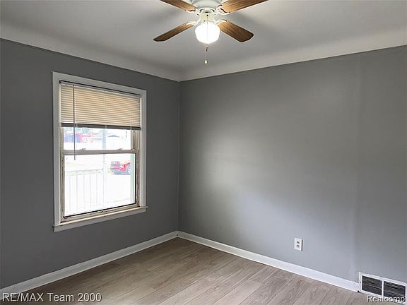 5th image of 17930 Ruth St