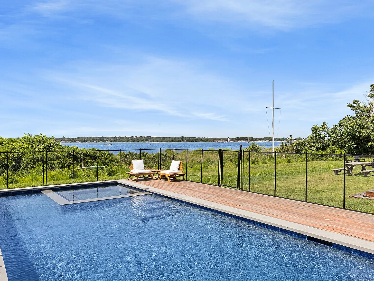 Waterfront With Pool And Sandy Beach — Photo 3