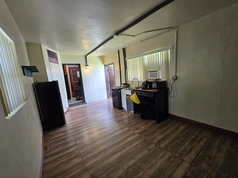 4215 NW 52nd Ave — Photo 3