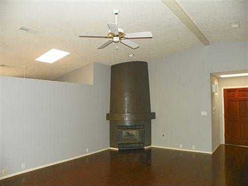5th image of 10916 Central Park Dr NE