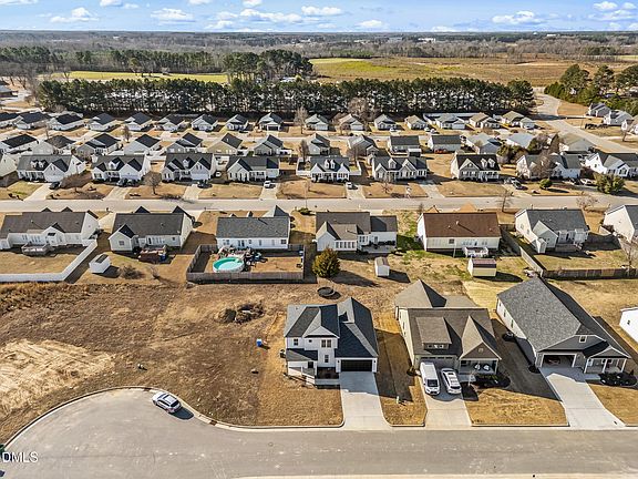 3rd image of 4524 Sweet Williams Ln