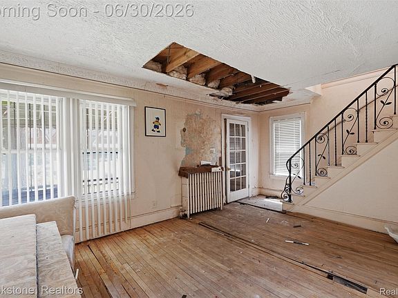 3rd image of 16247 Roselawn St