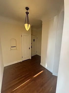 Fabulous 1-BR in Art Deco Timeless Building at Marina — Photo 4