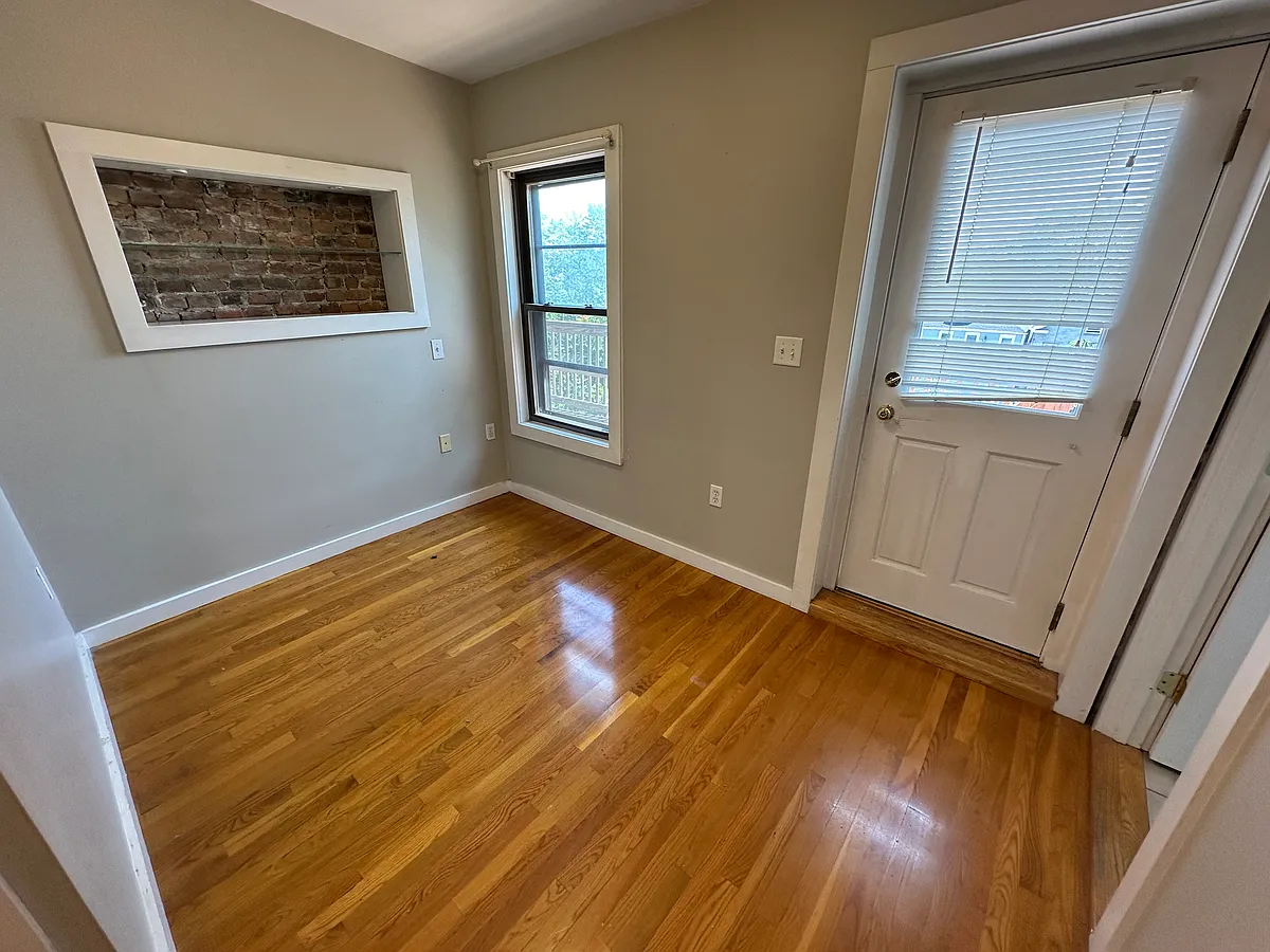 Building Photo - 8 Pembroke St #3