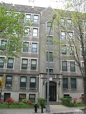 Sold by Daniel Gale Sotheby's International Realty | media 17