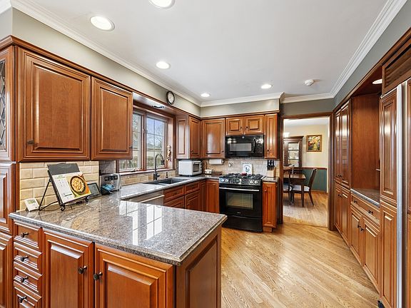 5th image of 1310 W Francis Dr