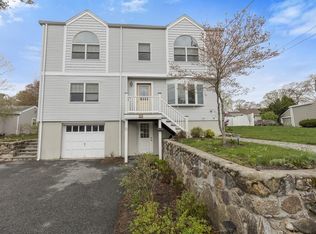 12 Ashwood Rd, Lynnfield, MA 01940