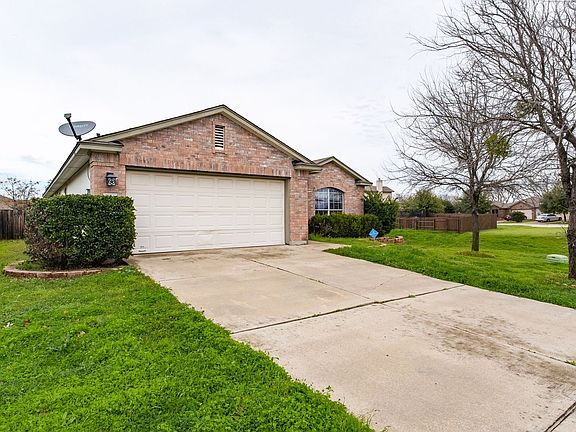 4th image of 2616 Bluffstone Dr