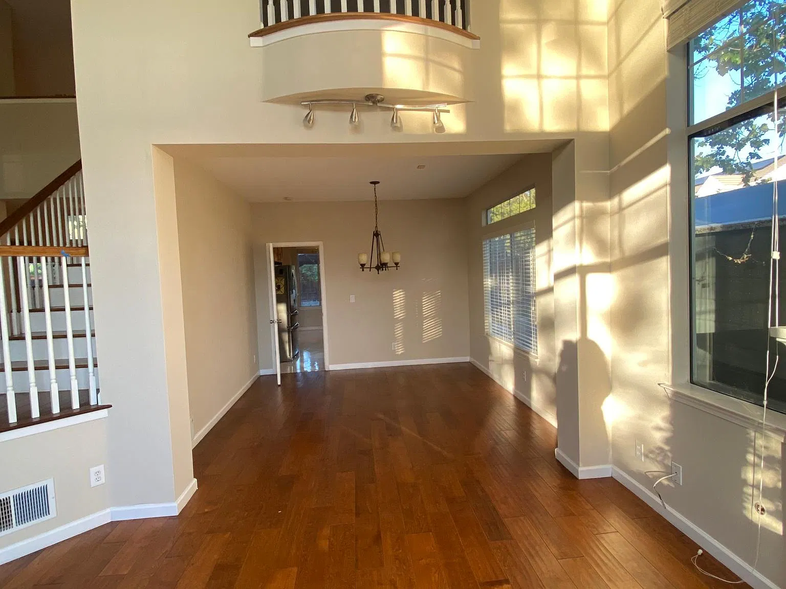 5 bed, 2820 sqft, $6,000 — Photo 4