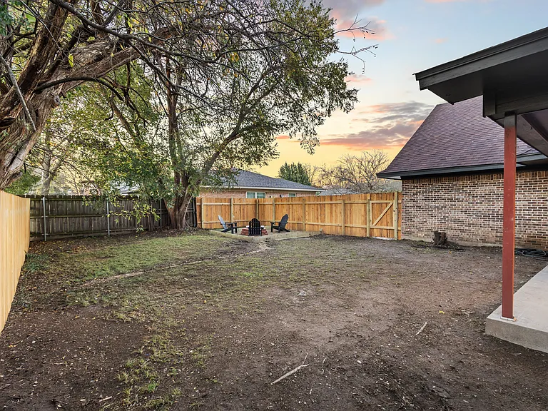 2214 Rex Cruse Dr — Photo 34