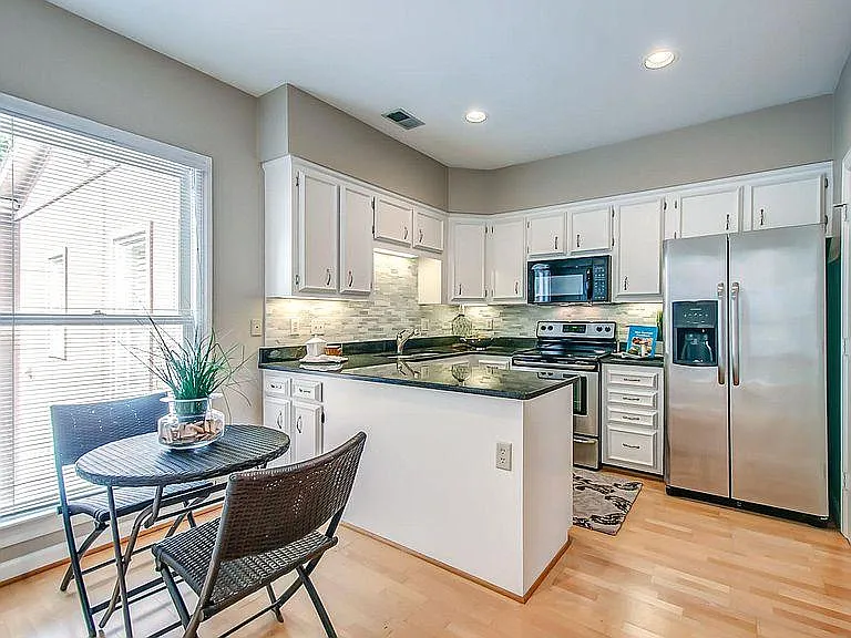 3051 Woodlawn Dr — Photo 20