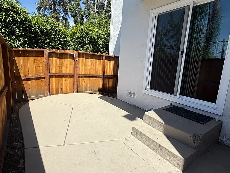 Hayward Heights — Photo 17