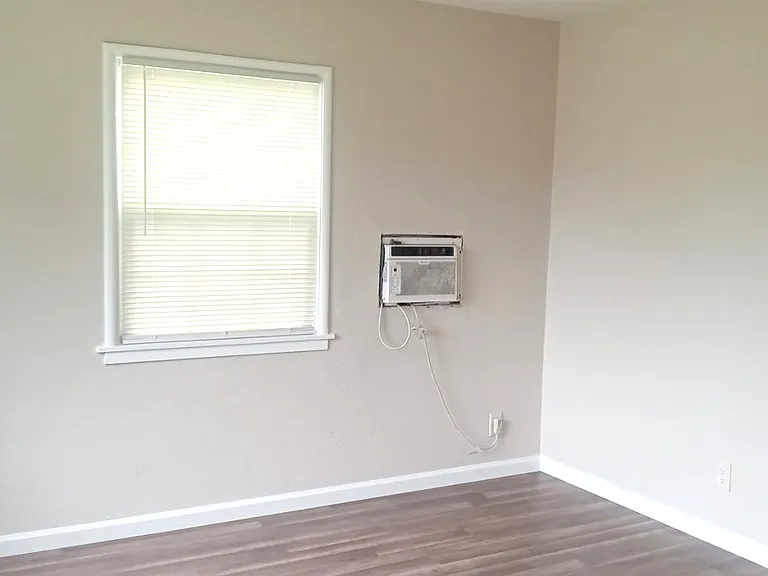 244 Corson Ave — Photo 6