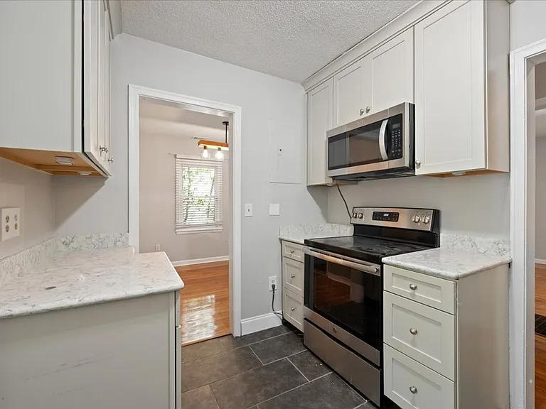 1702 E 41st St — Photo 19