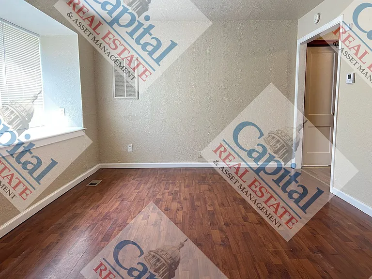1436 Maple Dr — Photo 3
