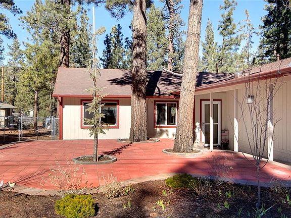3rd image of 1081 Mountain Ln