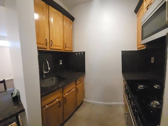4th image of 14017 84th Dr APT 5D