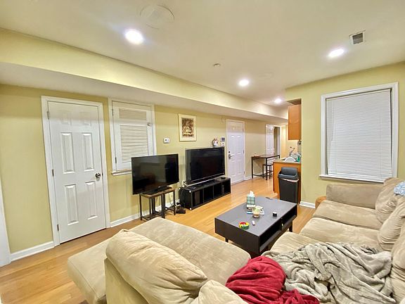 5th image of 1604 N Willington St Unit B