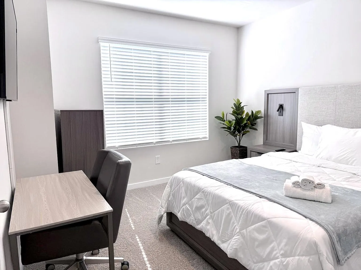 3 bed, 2.0 bath, 1500 sqft, $1,364 — Photo 1