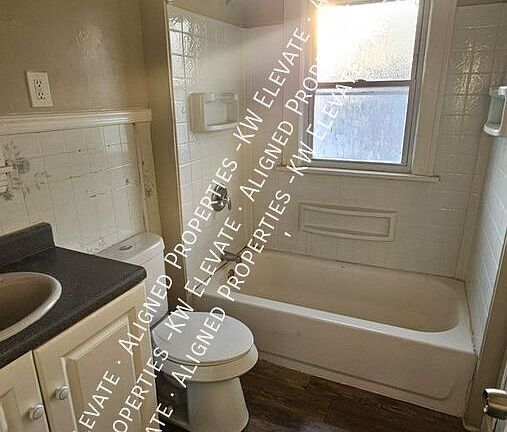 4th image of 4316 Clybourne Ave
