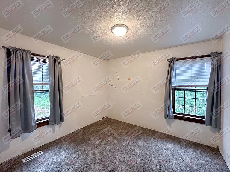 402 S Warren Ave — Photo 15