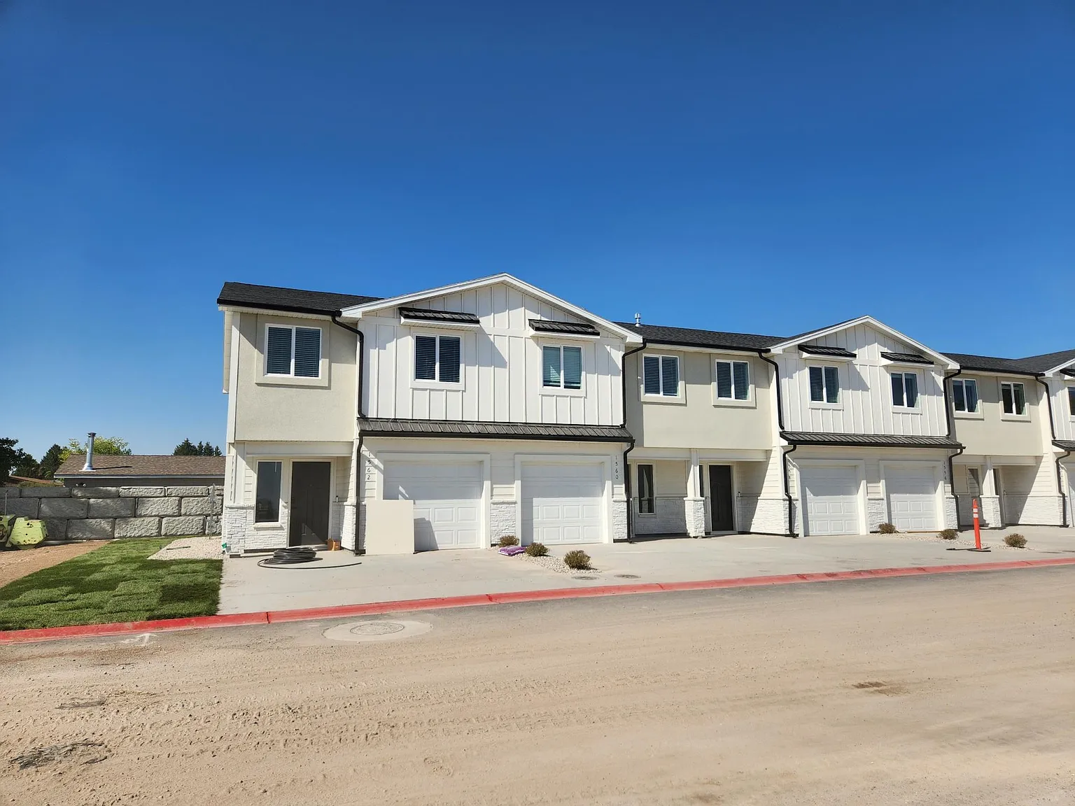 3 bed, 2.5 bath, 1500 sqft, $1,550 — Photo 1