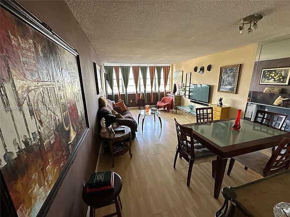 4th image of 1301 Miami Gardens Dr APT 1403W