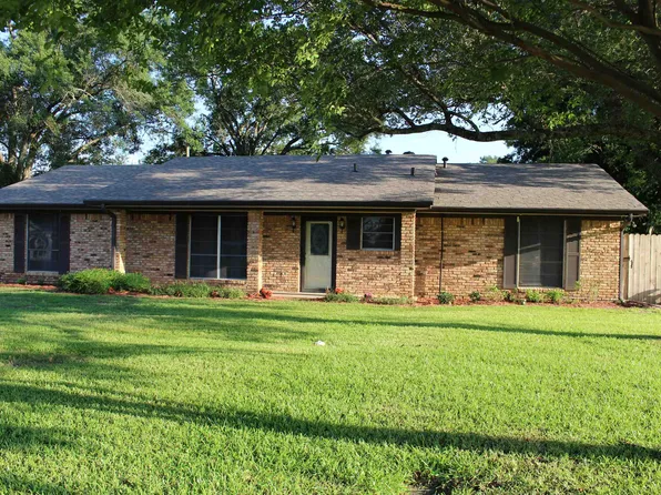 106 Terry St, White Oak, TX 75693