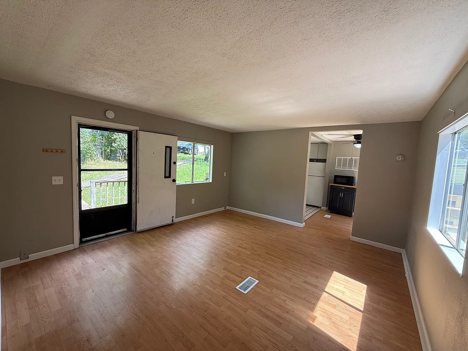 2 bed, $895 — Photo 4