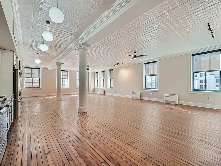 303 N Howard St — Photo 31