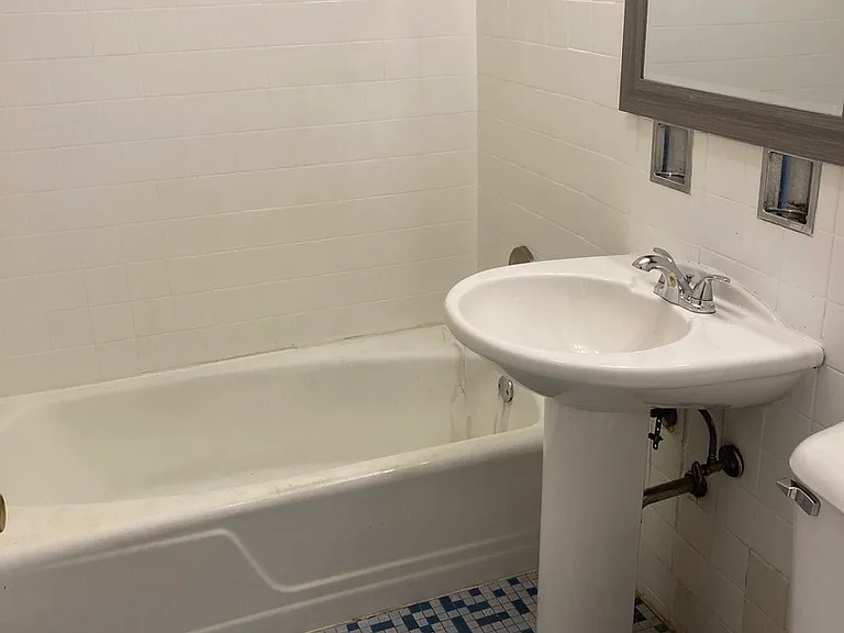 2420 W Berwyn Ave #304 — Photo 9