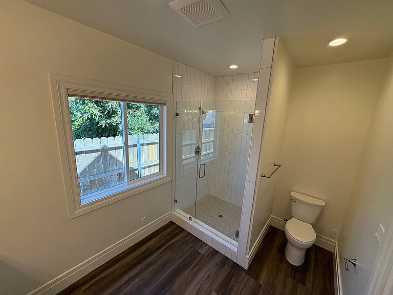 10435 Telegraph Master Bathroom Bathroom Shower and Toilet_07072026
