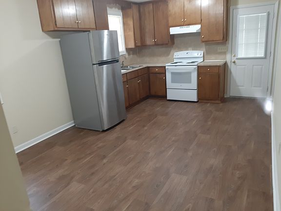 3rd image of 710 Wehring Ln