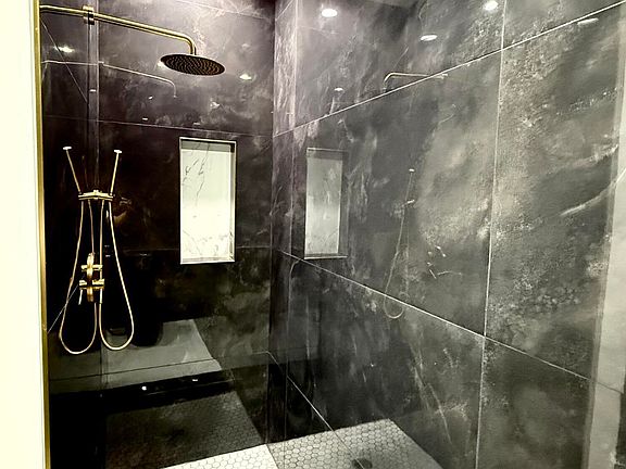 3rd image of 1401 Valley View Rd APT 426