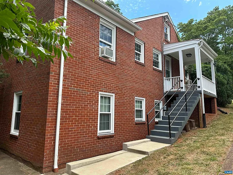 815 Locust Ave #A — Photo 16