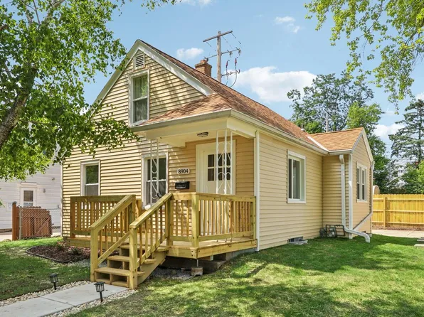 8904 W Montana AVENUE, Milwaukee, WI 53227