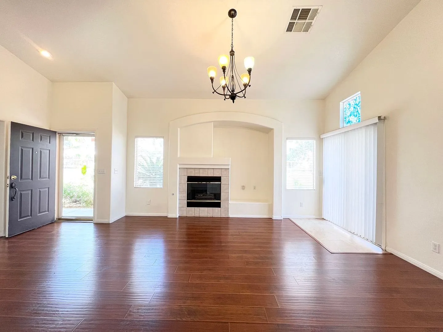 Nice corner lot single story house — Photo 3