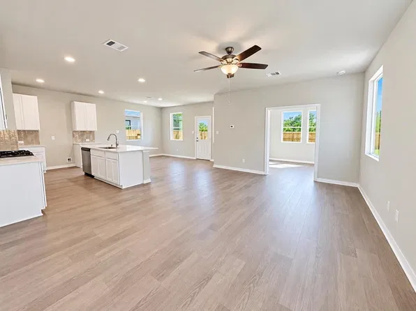 400 Hickory Hills Dr, Pattison, TX 77423