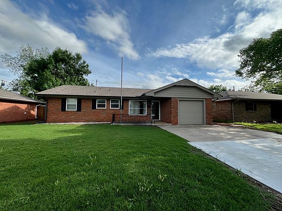 2nd image of 320 Mimosa Dr