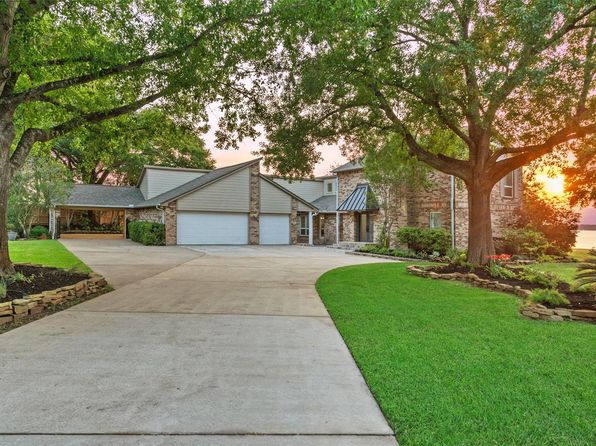 9663 W Shore Dr, Willis, TX 77318