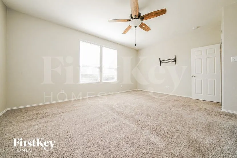 3 bed, 2.0 bath, 2154 sqft, $2,740 — Photo 3