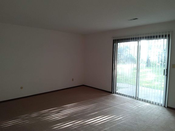 3rd image of 604 Boxwood Dr #1-4
