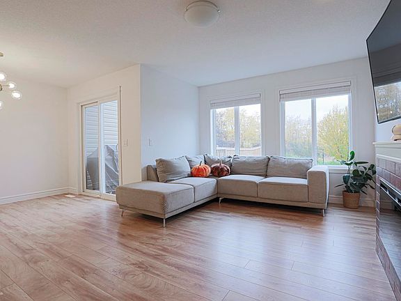 3rd image of 3833 Robins Cres NW