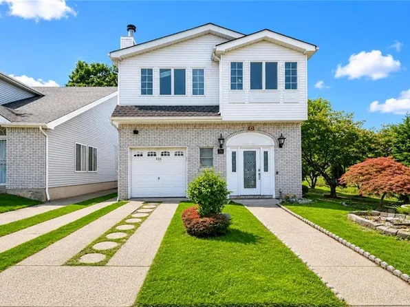556 Winant Ave, Staten Island, NY 10309
