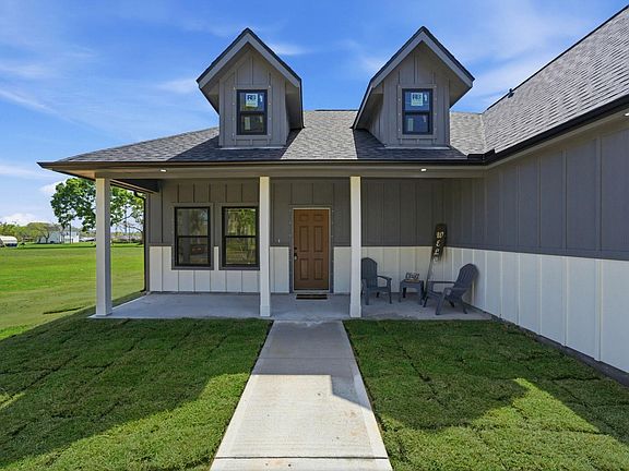 3rd image of 612 Austin St