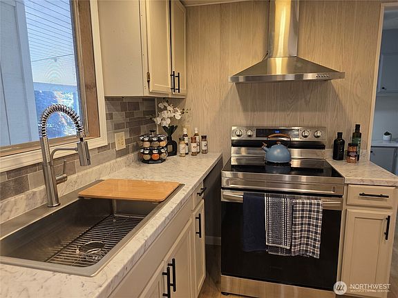 4th image of 2500 Alder Street #204